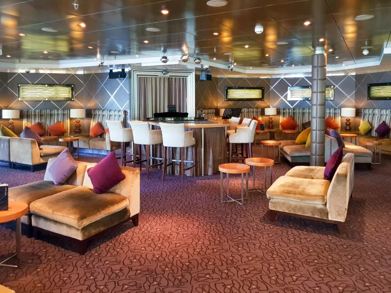 Captains Club Bar